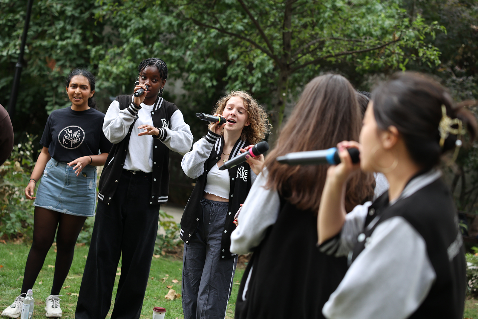 Acapela singers singing