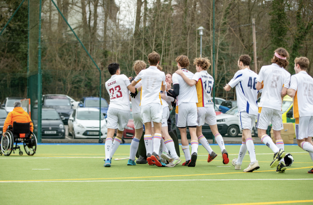 GKT M Hockey Celebrating.